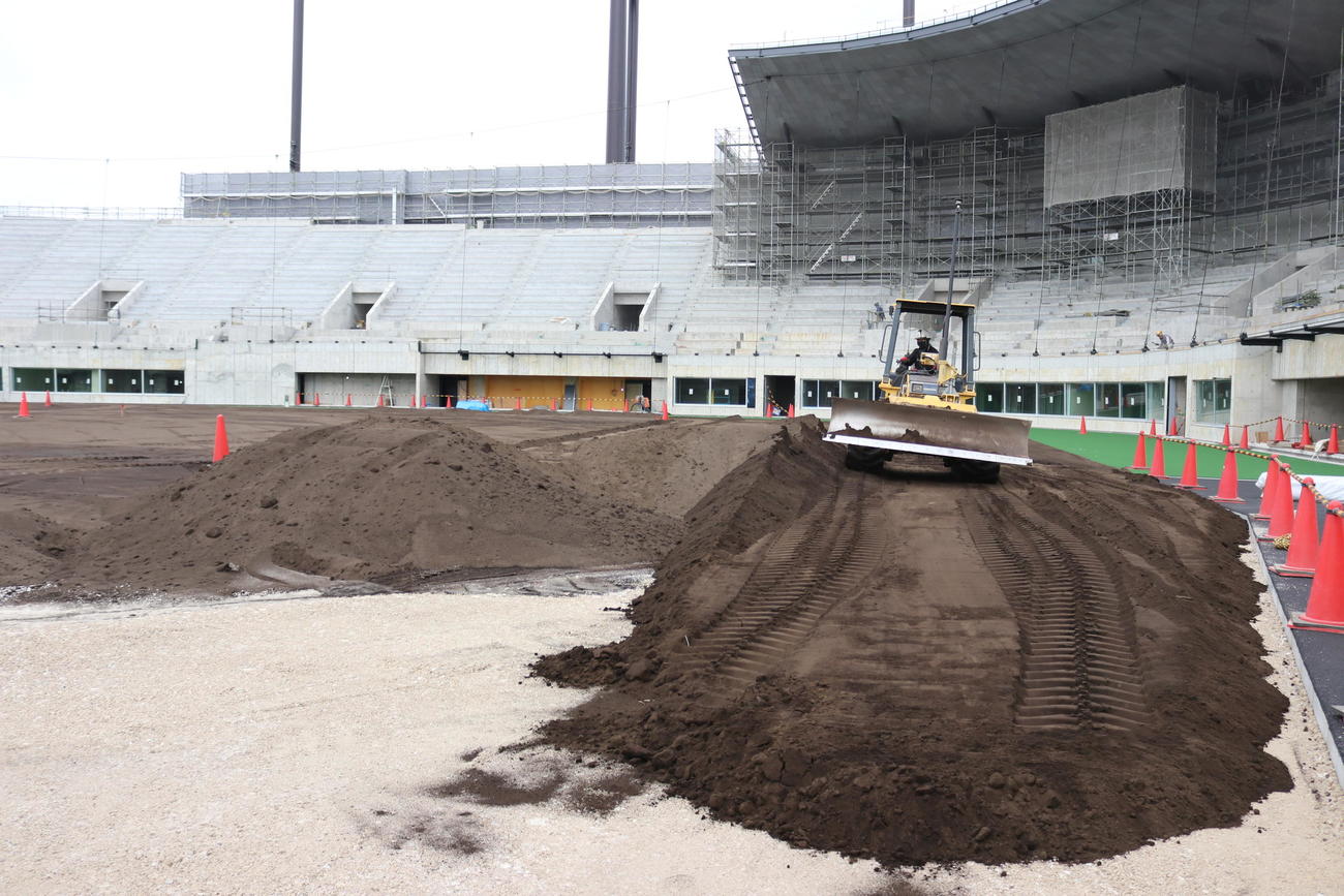 甲子園の土入れ作業が行われた阪神の2軍新施設ゼロカーボンベースボールパークの日鉄鋼板SGLスタジアム（球団提供）
