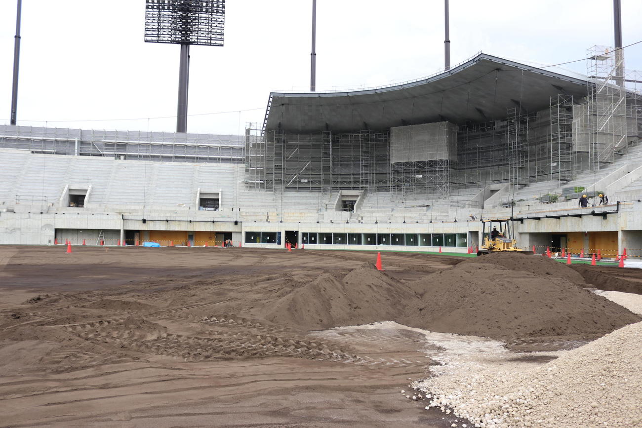 甲子園の土入れ作業が行われた阪神の2軍新施設ゼロカーボンベースボールパークの日鉄鋼板SGLスタジアム（球団提供）
