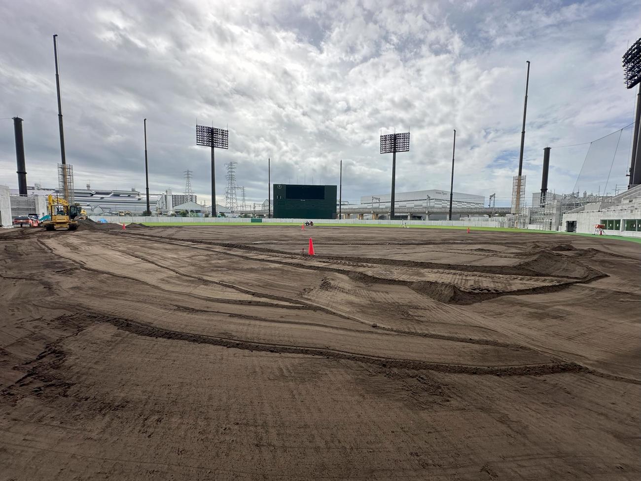 甲子園の土入れ作業が行われた阪神の2軍新施設ゼロカーボンベースボールパークの日鉄鋼板SGLスタジアム（球団提供）