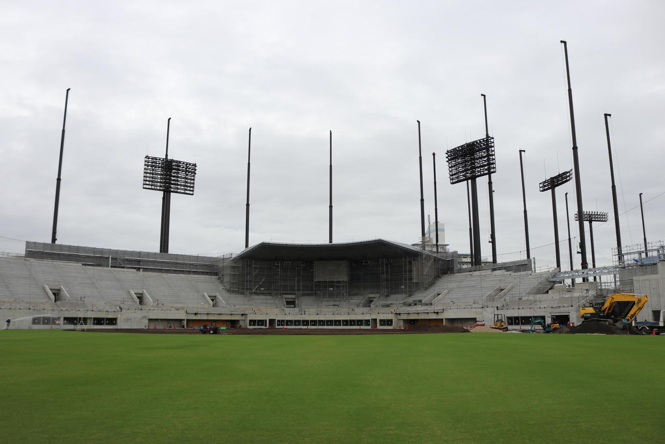 甲子園の土入れ作業が行われた阪神の2軍新施設ゼロカーボンベースボールパークの日鉄鋼板SGLスタジアム（球団提供）