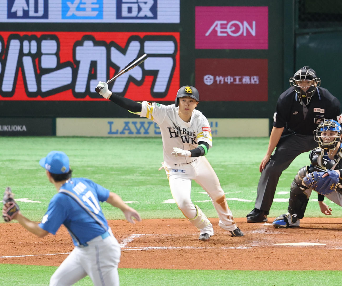 ソフトバンク対日本ハム　3回裏ソフトバンク1死、川瀬は中前安打を放つ（撮影・梅根麻紀）