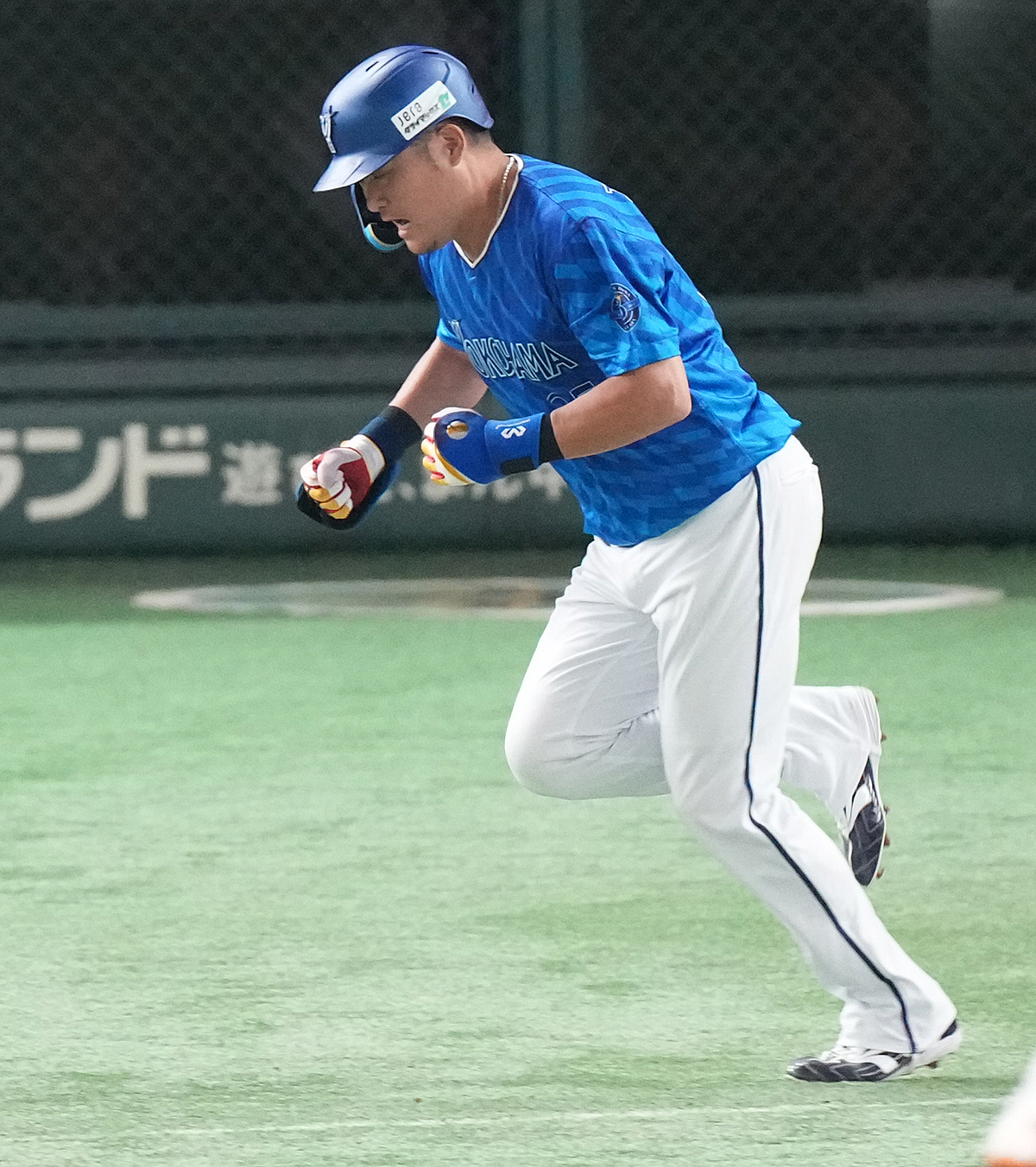 巨人対DeNA 7回表DeNA1死一、三塁、左前適時打を放つ代打筒香（撮影・鈴木みどり）