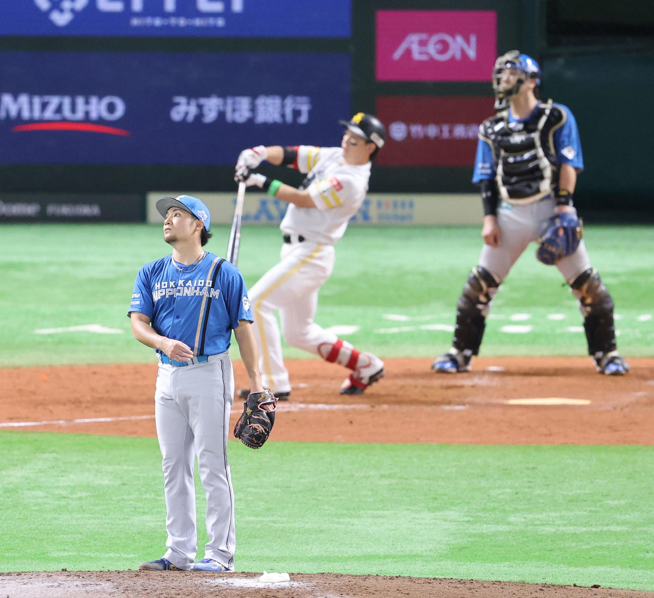 ソフトバンク対日本ハム　5回裏ソフトバンク1死、栗原に右越えソロ本塁打を許した伊藤（撮影・梅根麻紀）