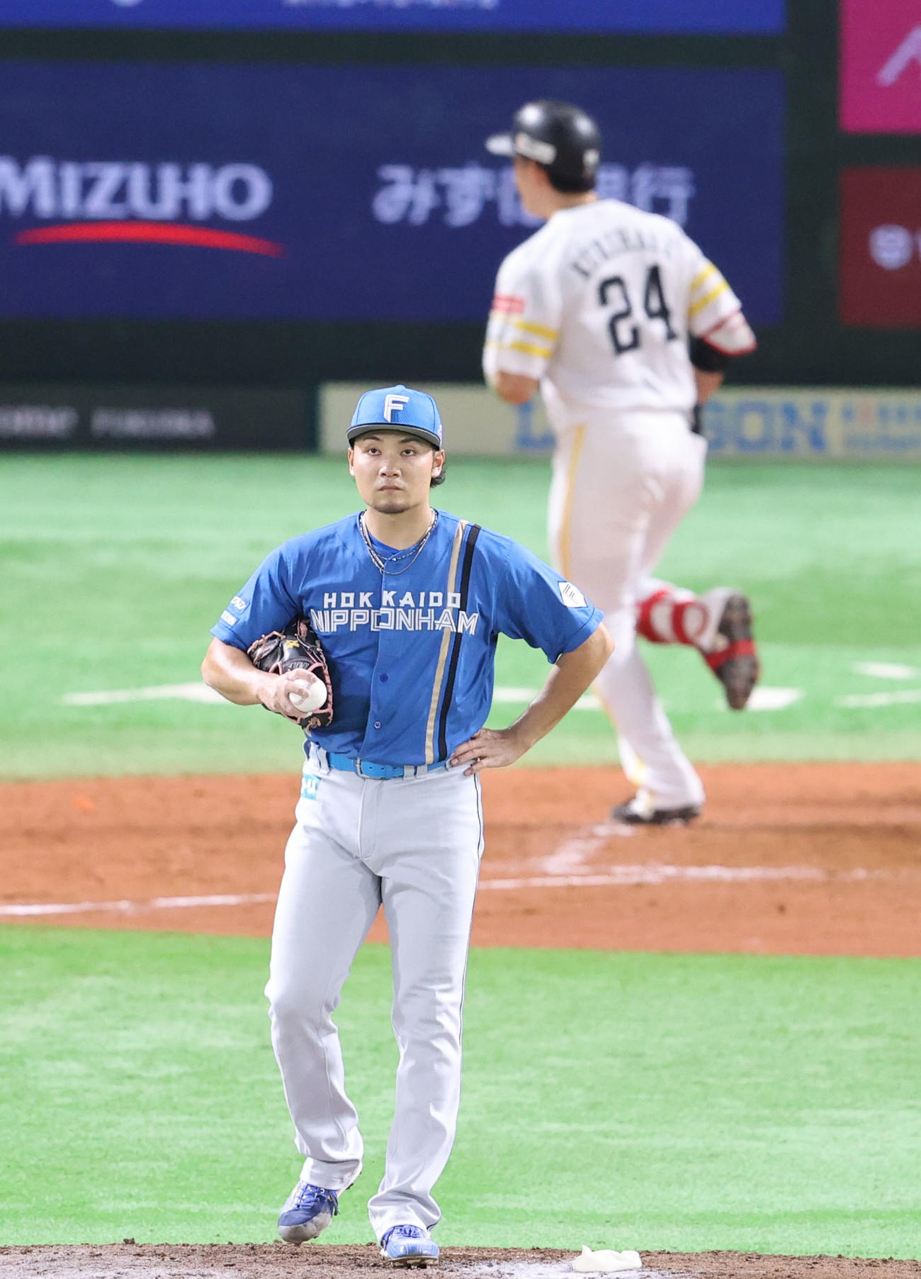ソフトバンク対日本ハム　5回裏ソフトバンク1死、栗原に右越え本塁打を浴びた伊藤（撮影・梅根麻紀）