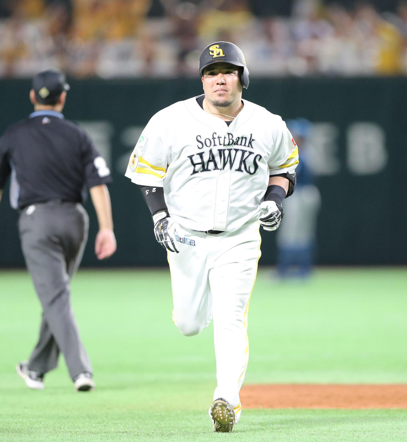 ソフトバンク対日本ハム　8回裏ソフトバンク無死、山川は左越え本塁打を放つ（撮影・鬼束羽瑠菜）