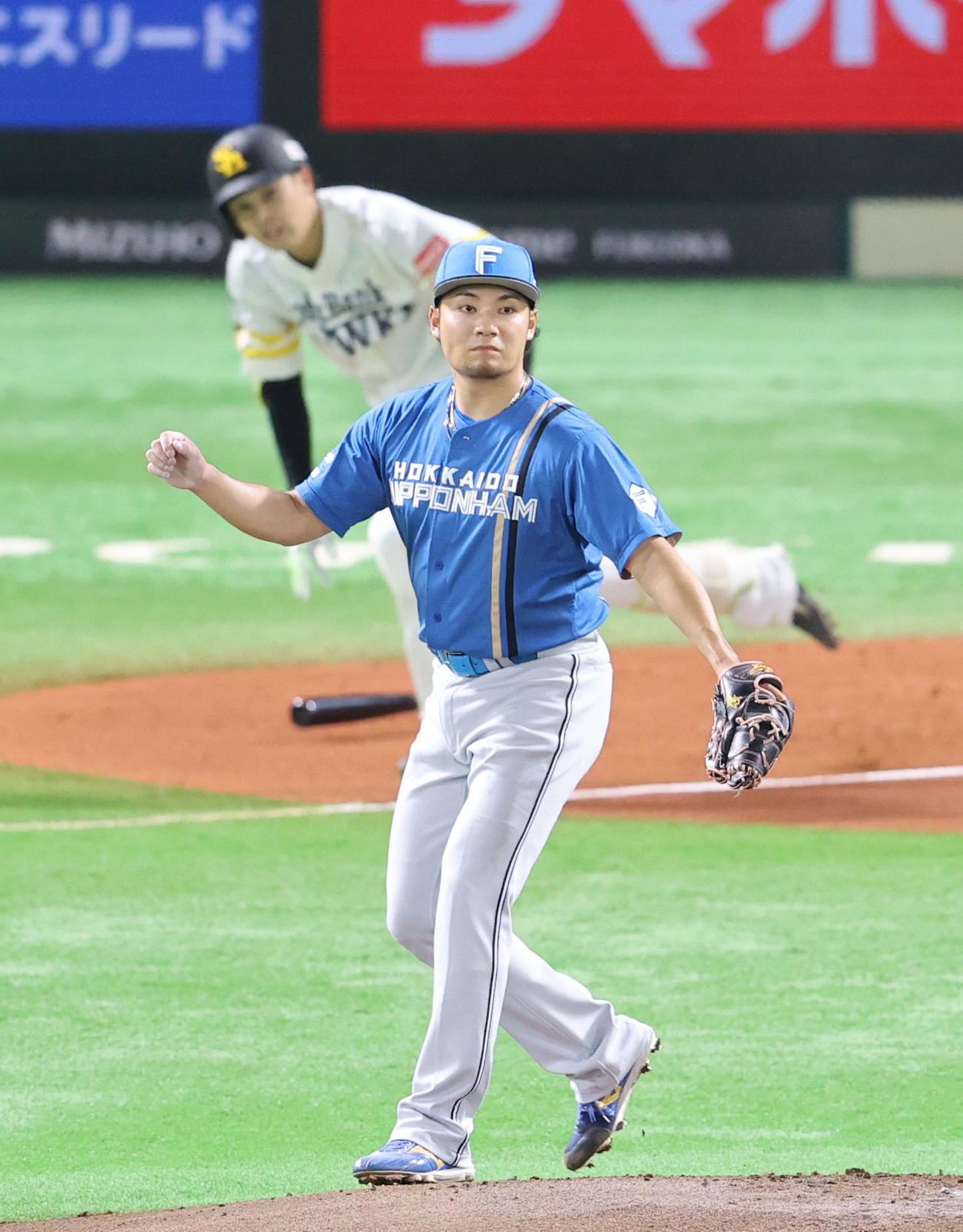 ソフトバンク対日本ハム　1回裏ソフトバンク1死、川瀬に中前安打を浴びた伊藤（撮影・梅根麻紀）