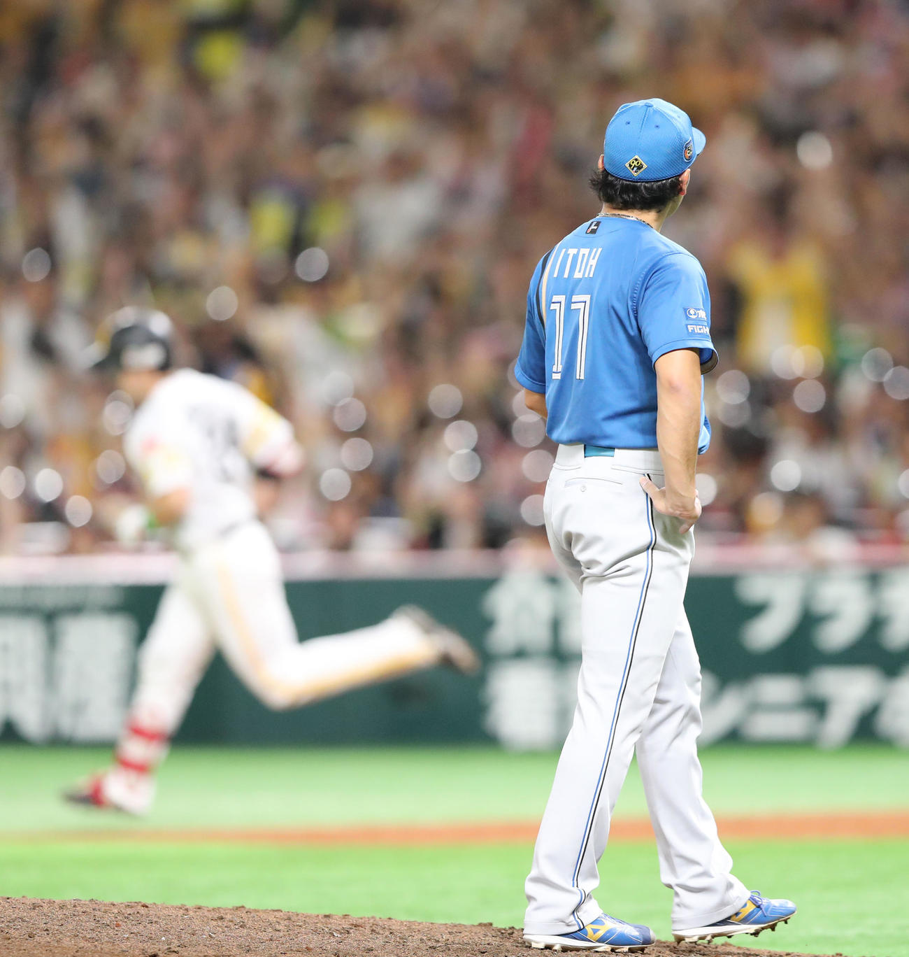 ソフトバンク対日本ハム　5回裏ソフトバンク1死、栗原に右越え本塁打を浴びた伊藤（撮影・鬼束羽瑠菜）