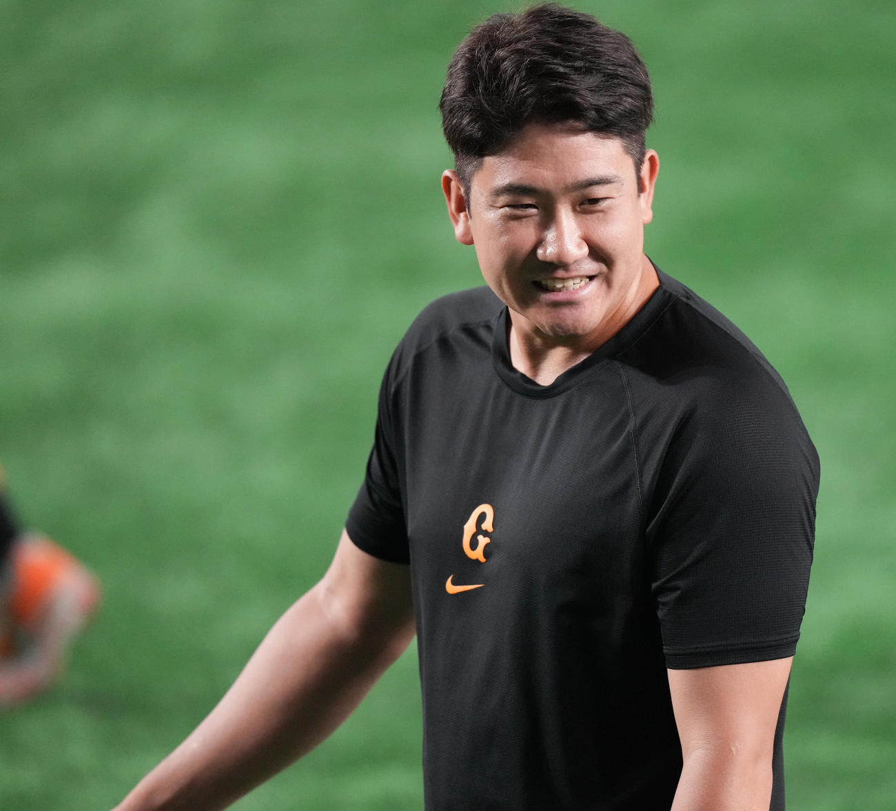 巨人対DeNA　試合前練習で笑顔の巨人菅野（撮影・鈴木みどり）