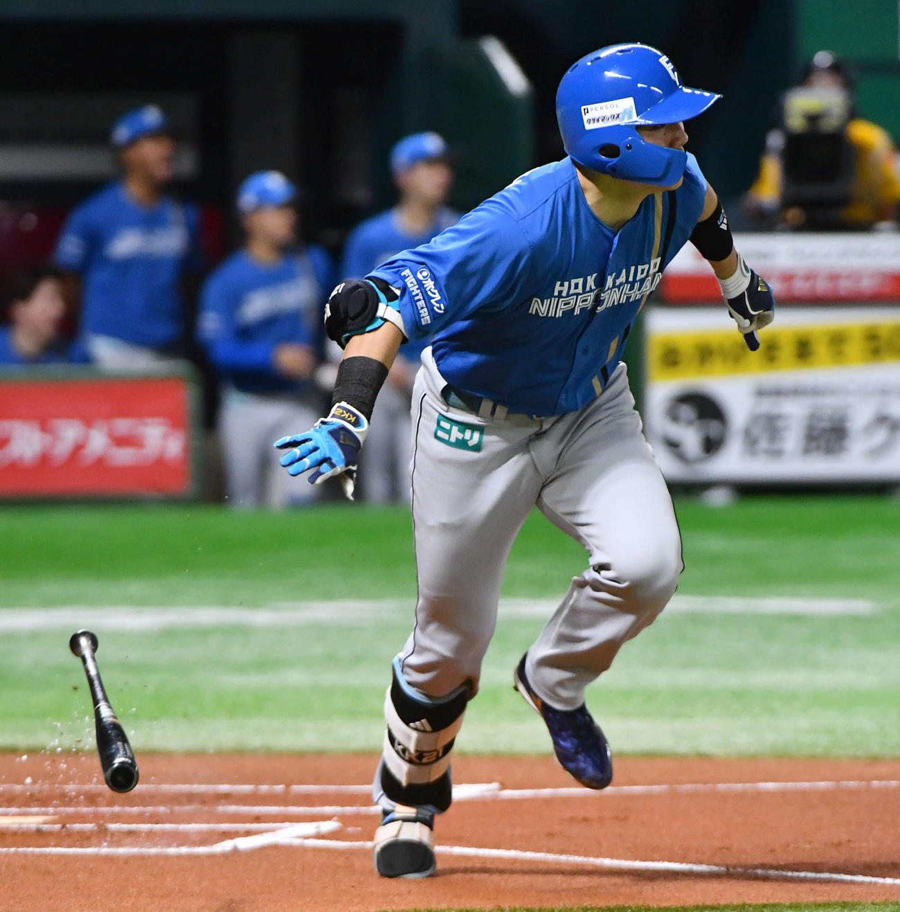 ソフトバンク対日本ハム　1回表日本ハム無死二塁、清宮は右中間へ先制適時二塁打を放つ（撮影・岩下翔太）