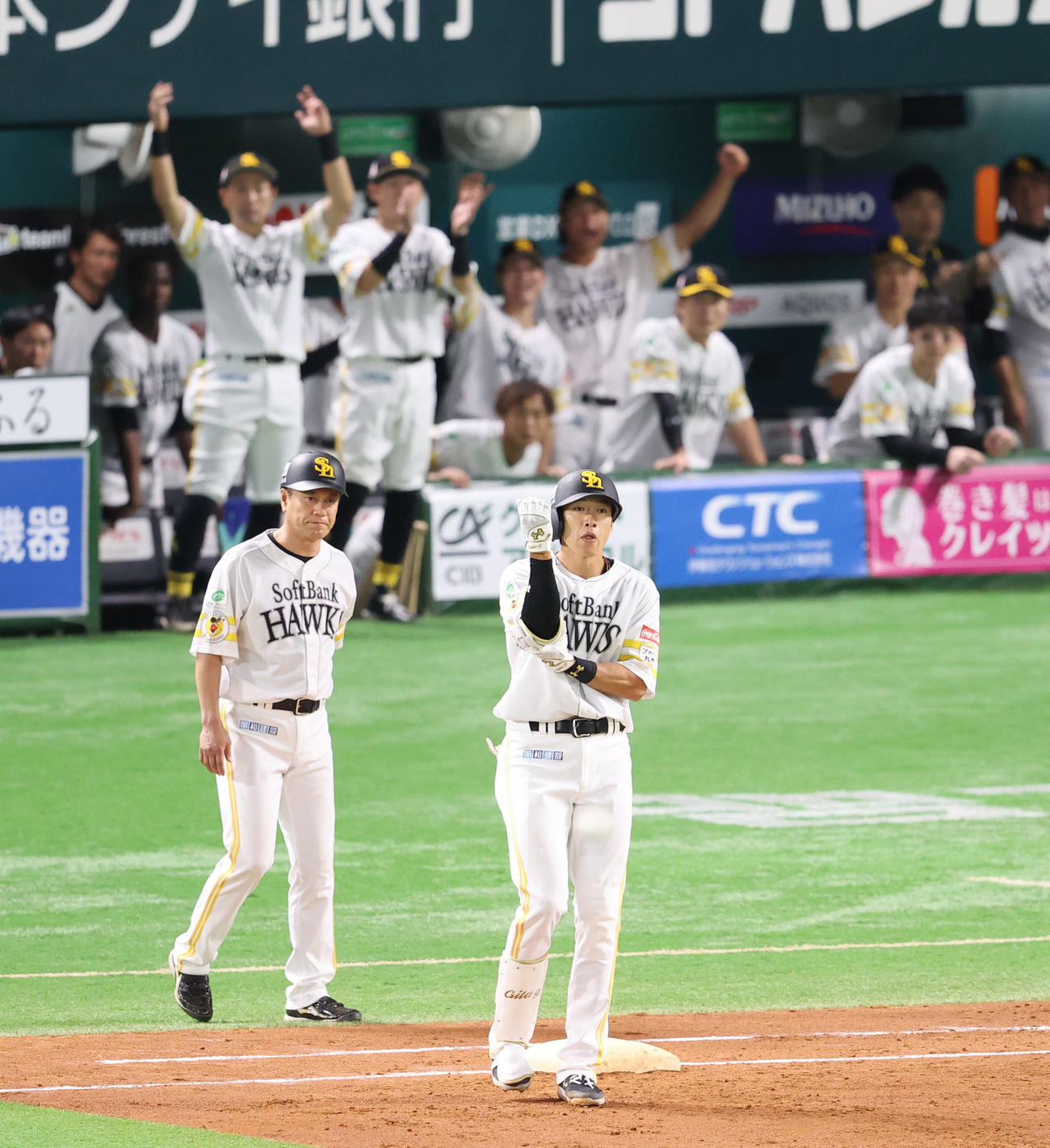 ソフトバンク対日本ハム　2回裏ソフトバンク2死一塁、柳田は右前安打を放つ（撮影・梅根麻紀）