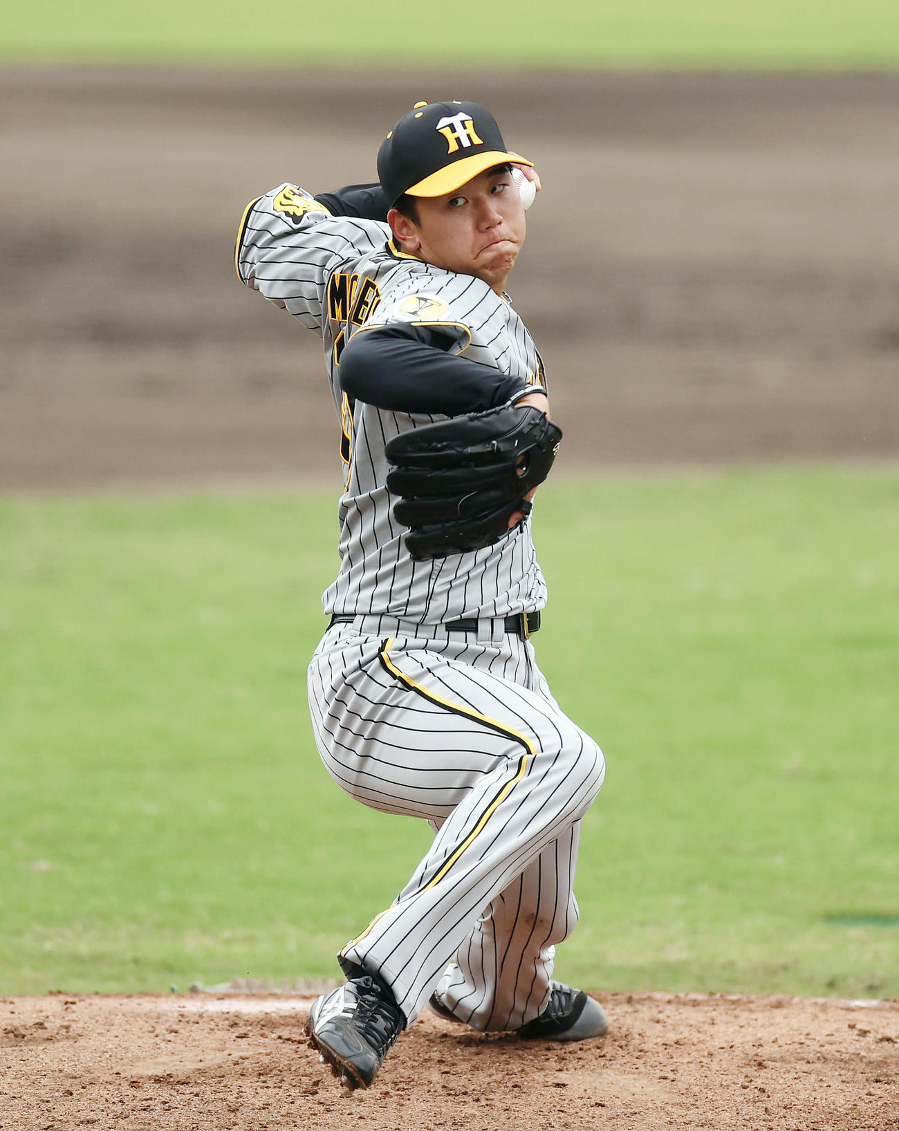 楽天対阪神　力投する阪神先発の門別（撮影・前田充）