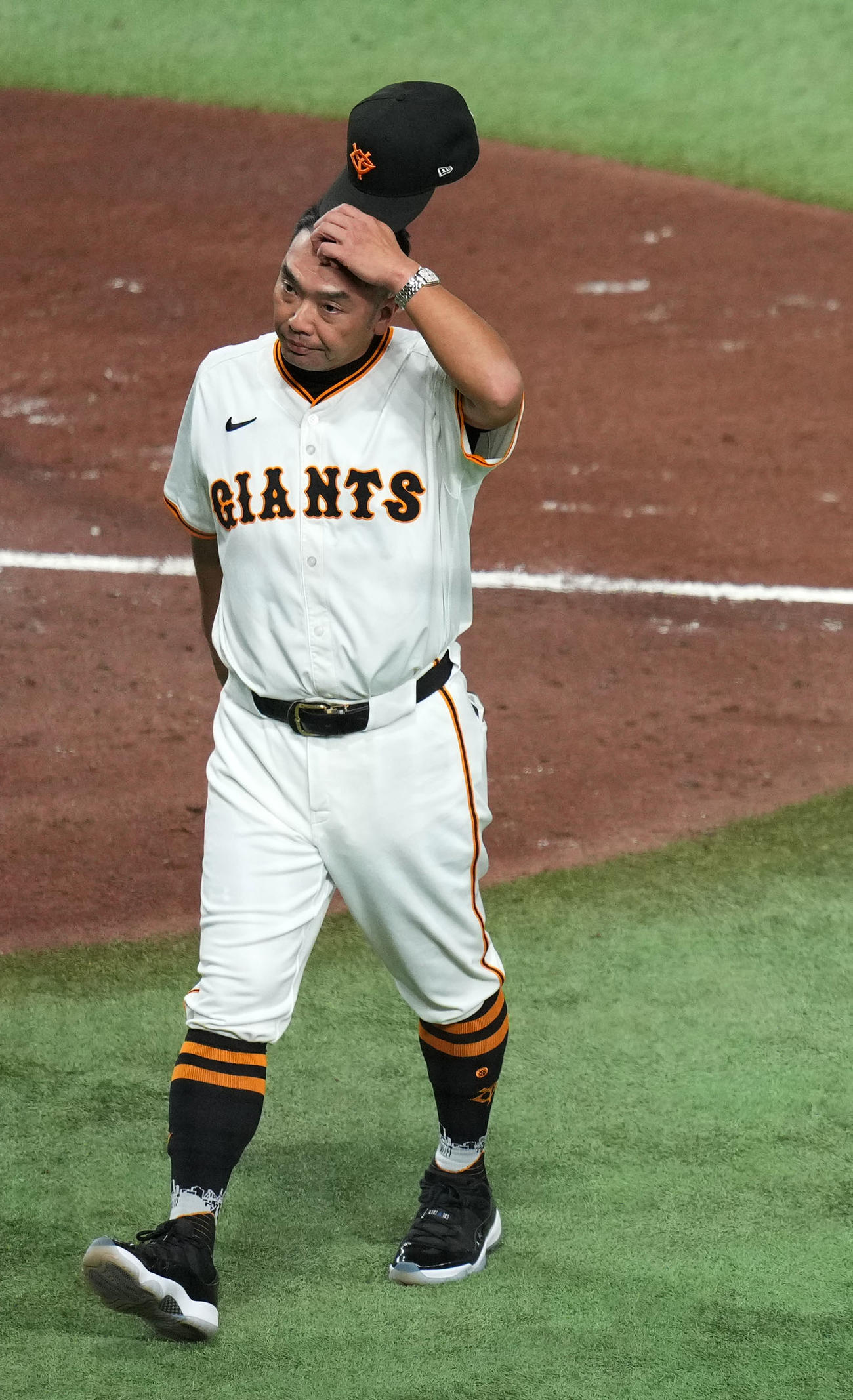 巨人対DeNA DeNAに敗れ肩を落とす巨人阿部監督（撮影・横山健太）