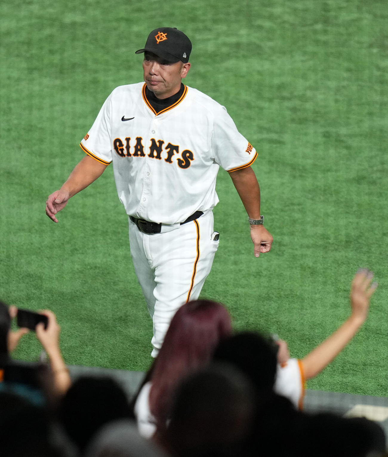 巨人対DeNA DeNAに敗れ肩を落とす巨人阿部監督（撮影・横山健太）