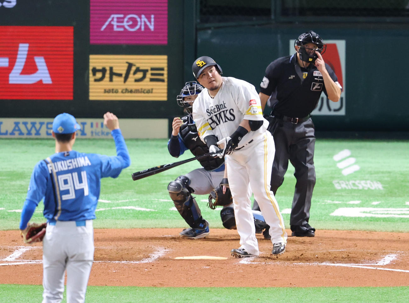 ソフトバンク対日本ハム　7回裏ソフトバンク無死、山川穂高は左中間本塁打を放つ（撮影・梅根麻紀）