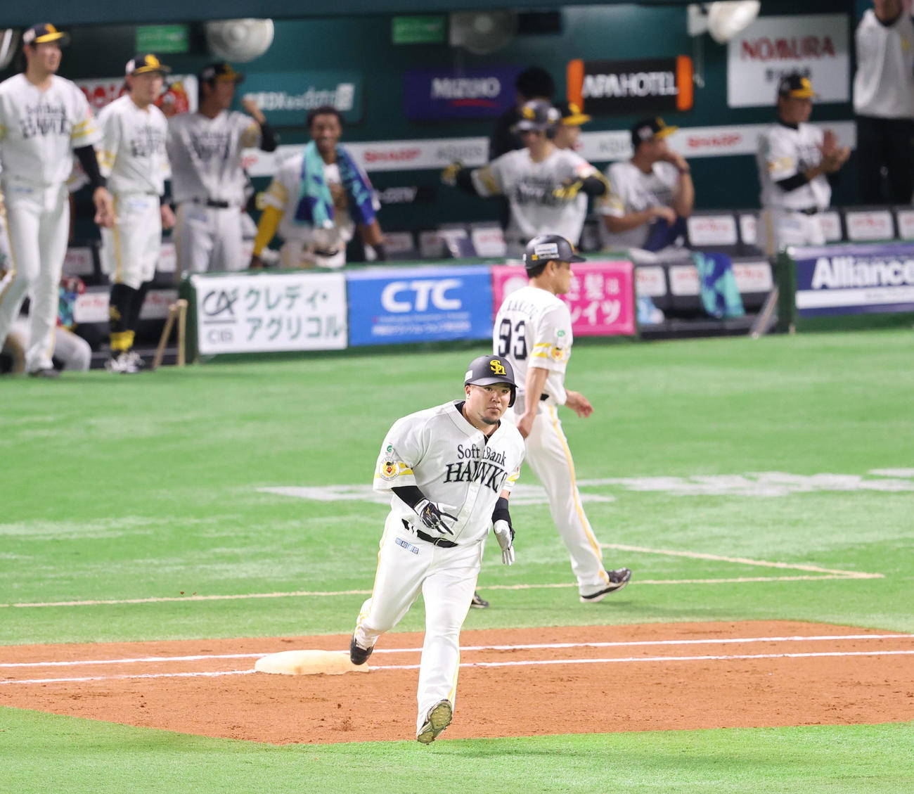 ソフトバンク対日本ハム　7回裏ソフトバンク無死、山川穂高は左中間本塁打を放つ（撮影・梅根麻紀）