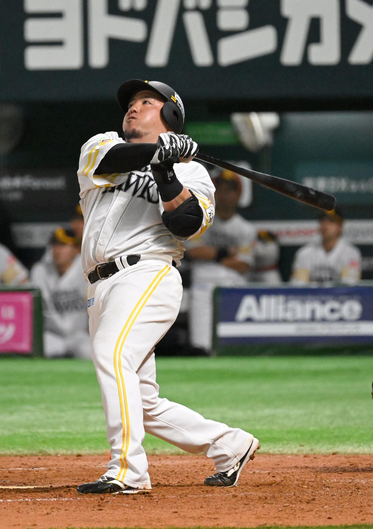 ソフトバンク対日本ハム　5回裏ソフトバンク2死、山川は本塁打を放つ（撮影・林敢治）