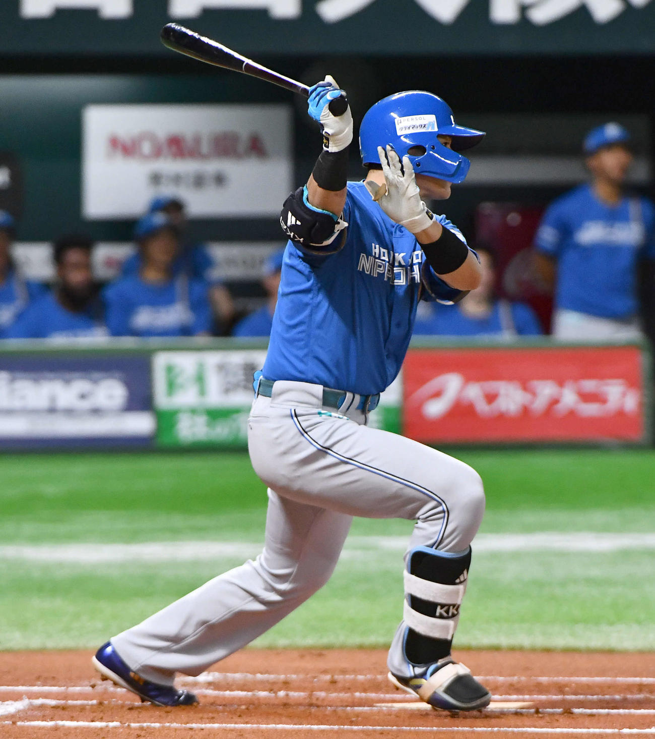 ソフトバンク対日本ハム　1回表日本ハム無死二塁、清宮は右中間へ先制適時二塁打を放つ（撮影・岩下翔太）