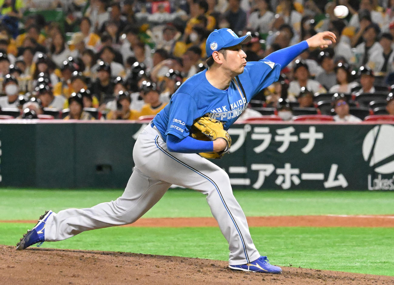 ソフトバンク対日本ハム　日本ハム先発・加藤貴（撮影・林敢治）