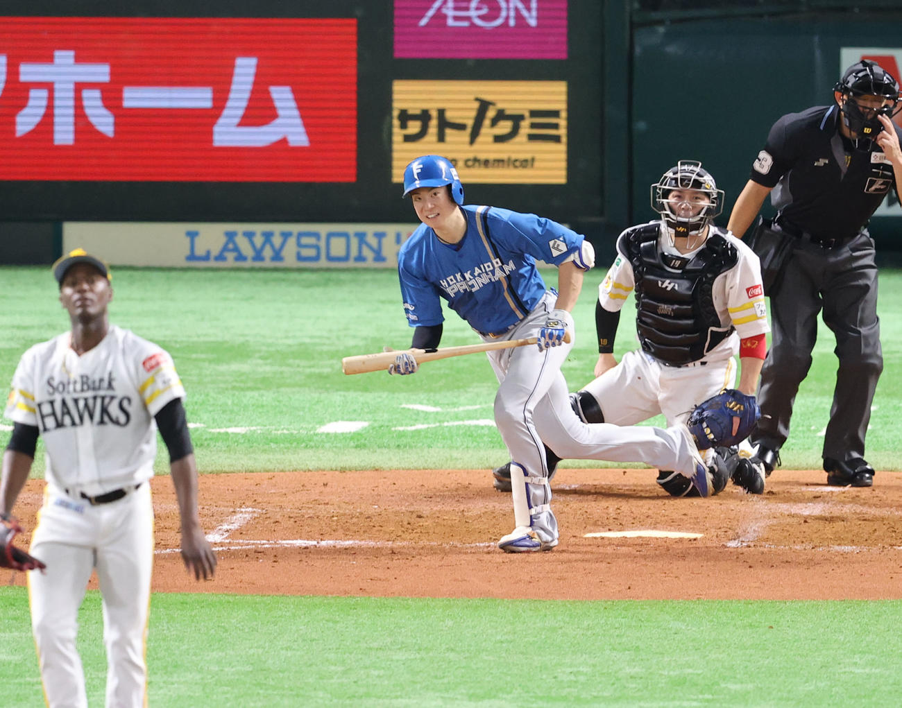 ソフトバンク対日本ハム　5回表日本ハム1死、松本剛は中前安打を放つ（撮影・梅根麻紀）