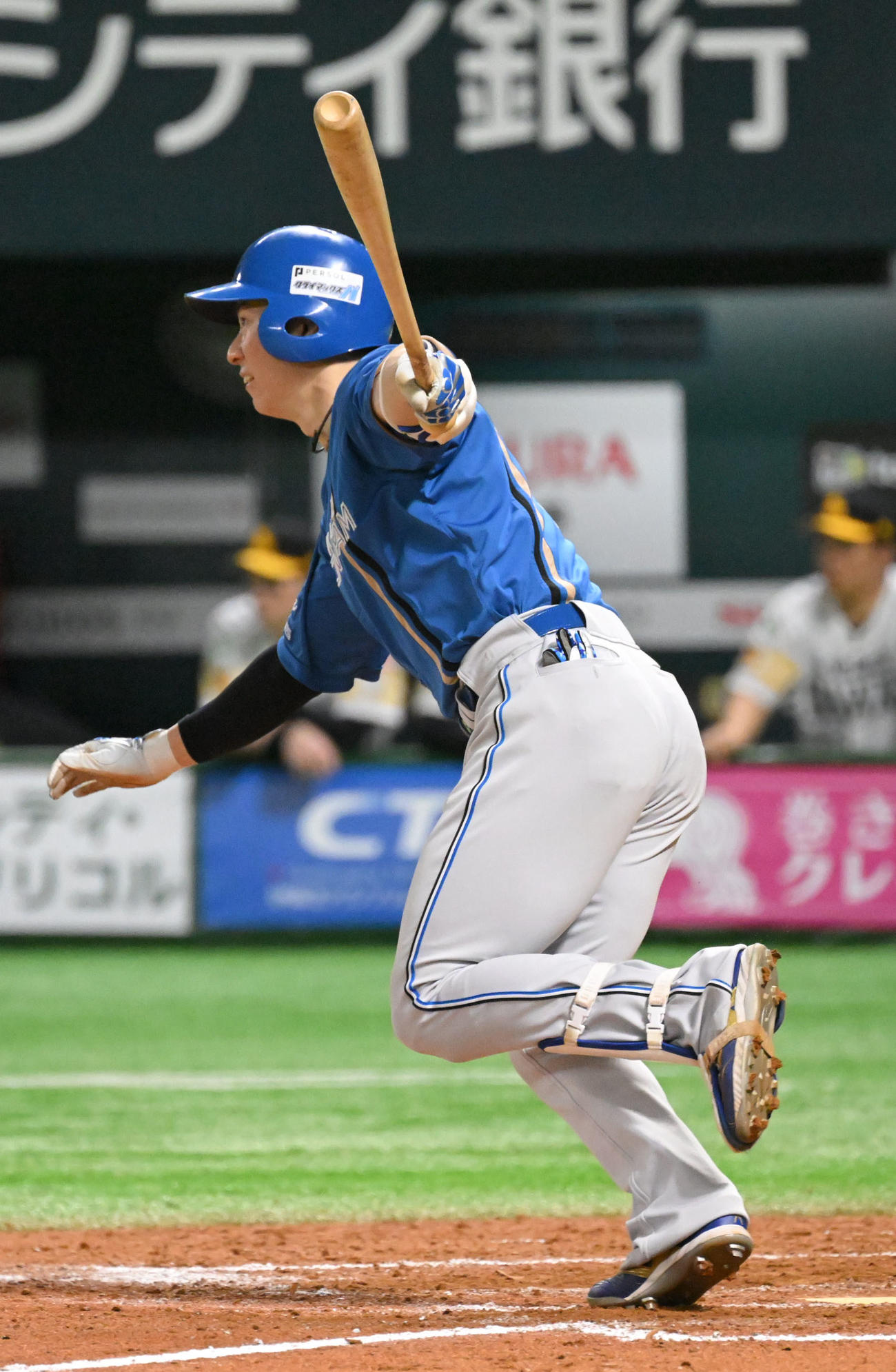 ソフトバンク対日本ハム　9回表日本ハム1死、松本剛は中前安打を放つ（撮影・林敢治）