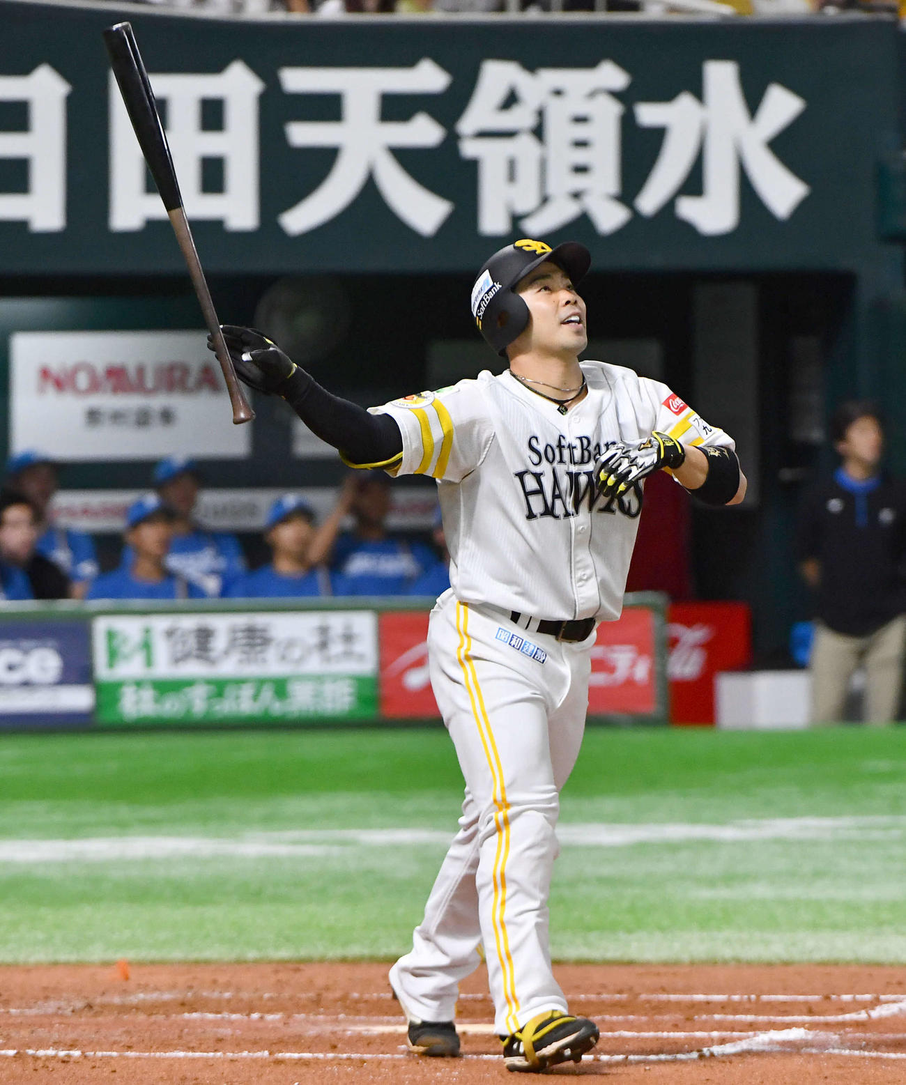 ソフトバンク対日本ハム　1回裏ソフトバンク2死一塁、近藤は勝ち越しの右越え2点本塁打を放つ（撮影・岩下翔太）
