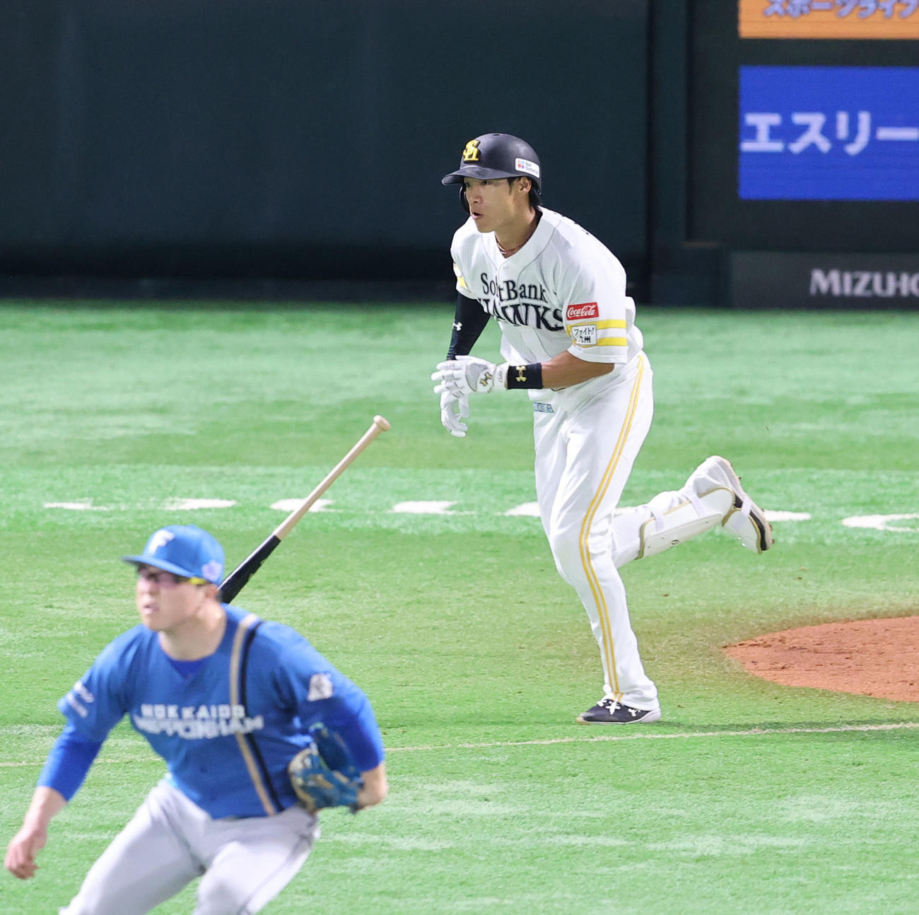 ソフトバンク対日本ハム　2回裏ソフトバンク2死一塁、柳田は右前安打を放つ（撮影・梅根麻紀）