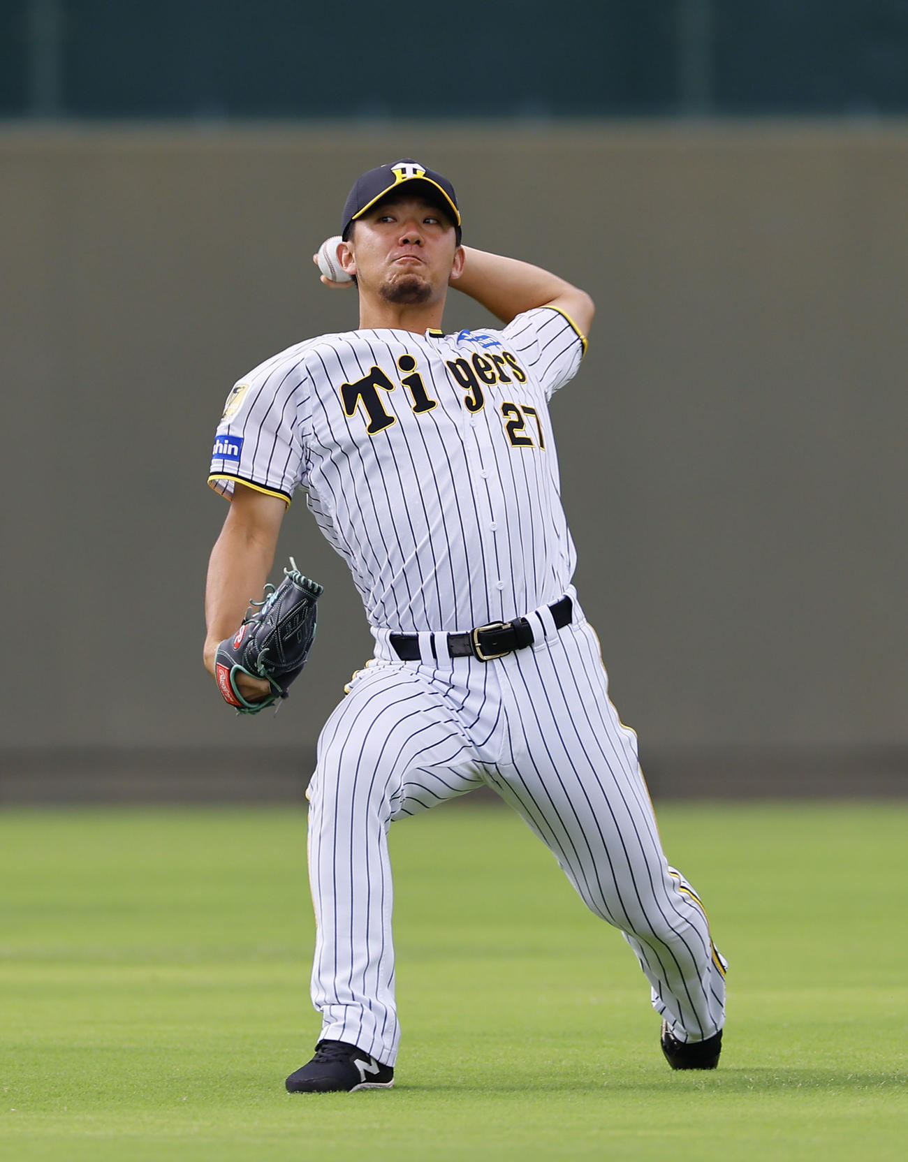 キャッチボールをする阪神伊藤将（撮影・藤尾明華）