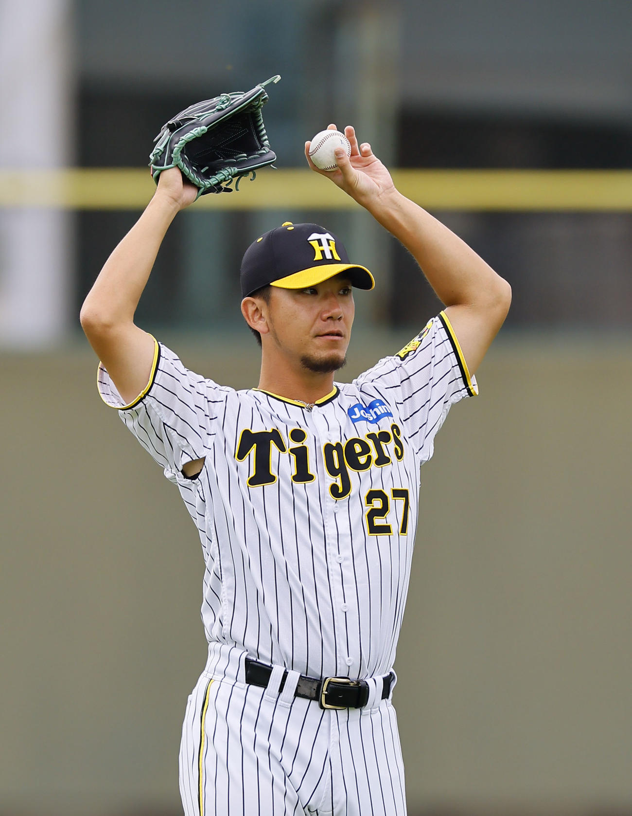 キャッチボールをする阪神伊藤将（撮影・藤尾明華）