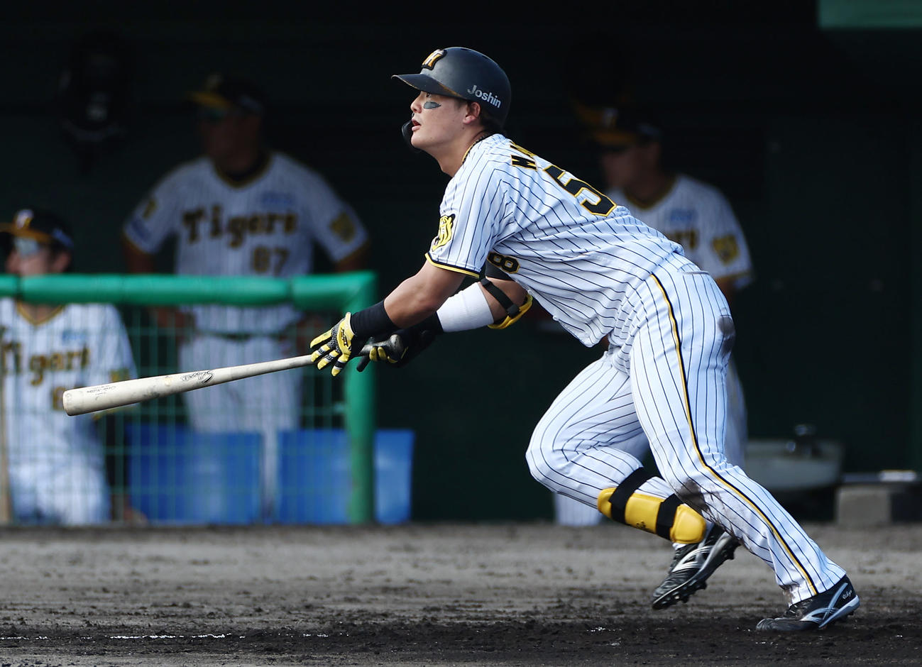 フェニックスリーグ　阪神対DeNA 6回裏阪神無死一、二塁、右越え3点本塁打を放つ前川（撮影・前田充）