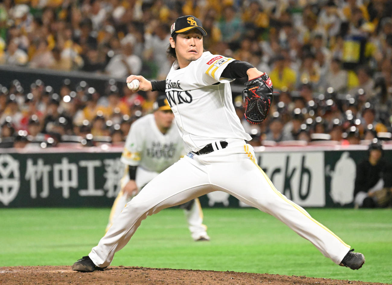 ソフトバンク対日本ハム　ソフトバンク3番手投手・杉山（撮影・林敢治）