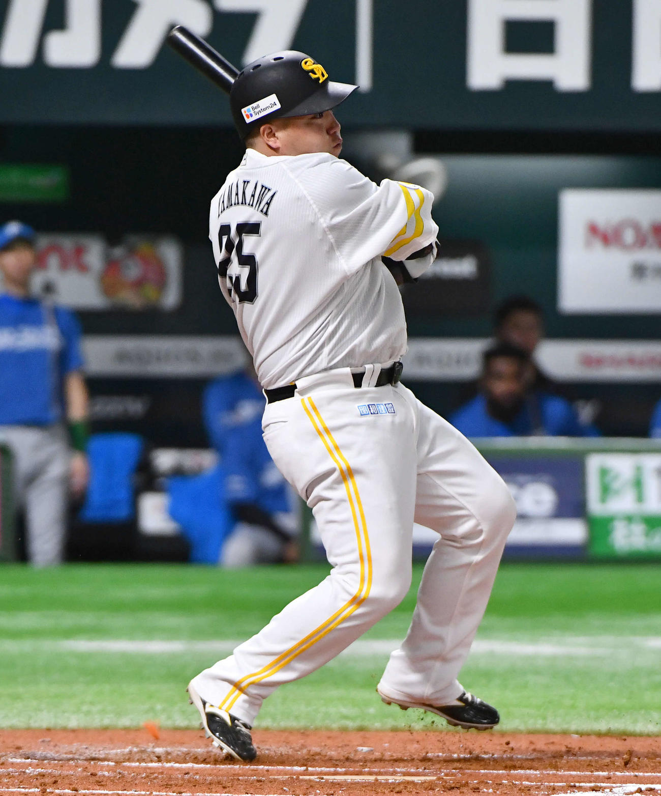 ソフトバンク対日本ハム　1回裏ソフトバンク2死一塁、山川は先制の適時中二塁打を放つ（撮影・岩下翔太）