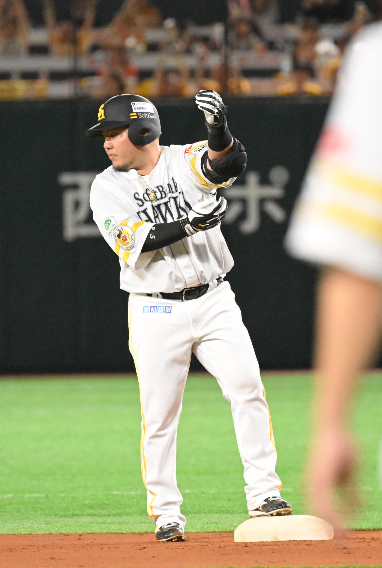 ソフトバンク対日本ハム　1回裏ソフトバンク2死一塁、山川は先制適時打を放つ（撮影・林敢治）