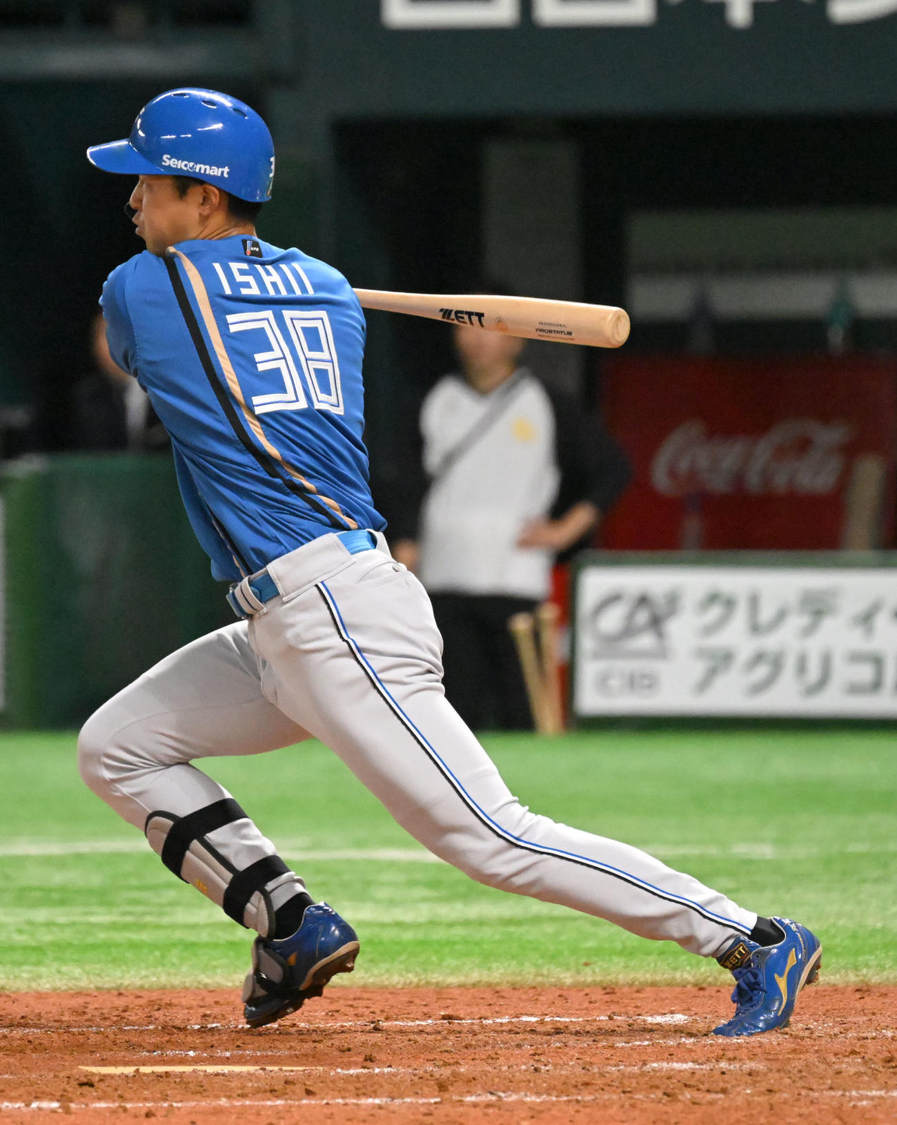 ソフトバンク対日本ハム　3回表日本ハム無死、石井は右前に安打を放つ（撮影・林敢治）