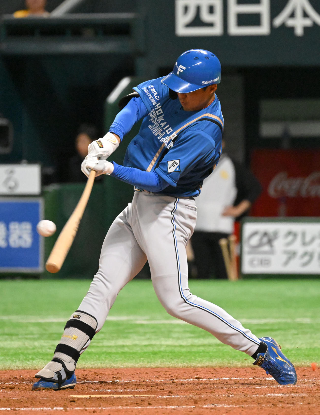 ソフトバンク対日本ハム　3回表日本ハム無死、石井は右前に安打を放つ（撮影・林敢治）