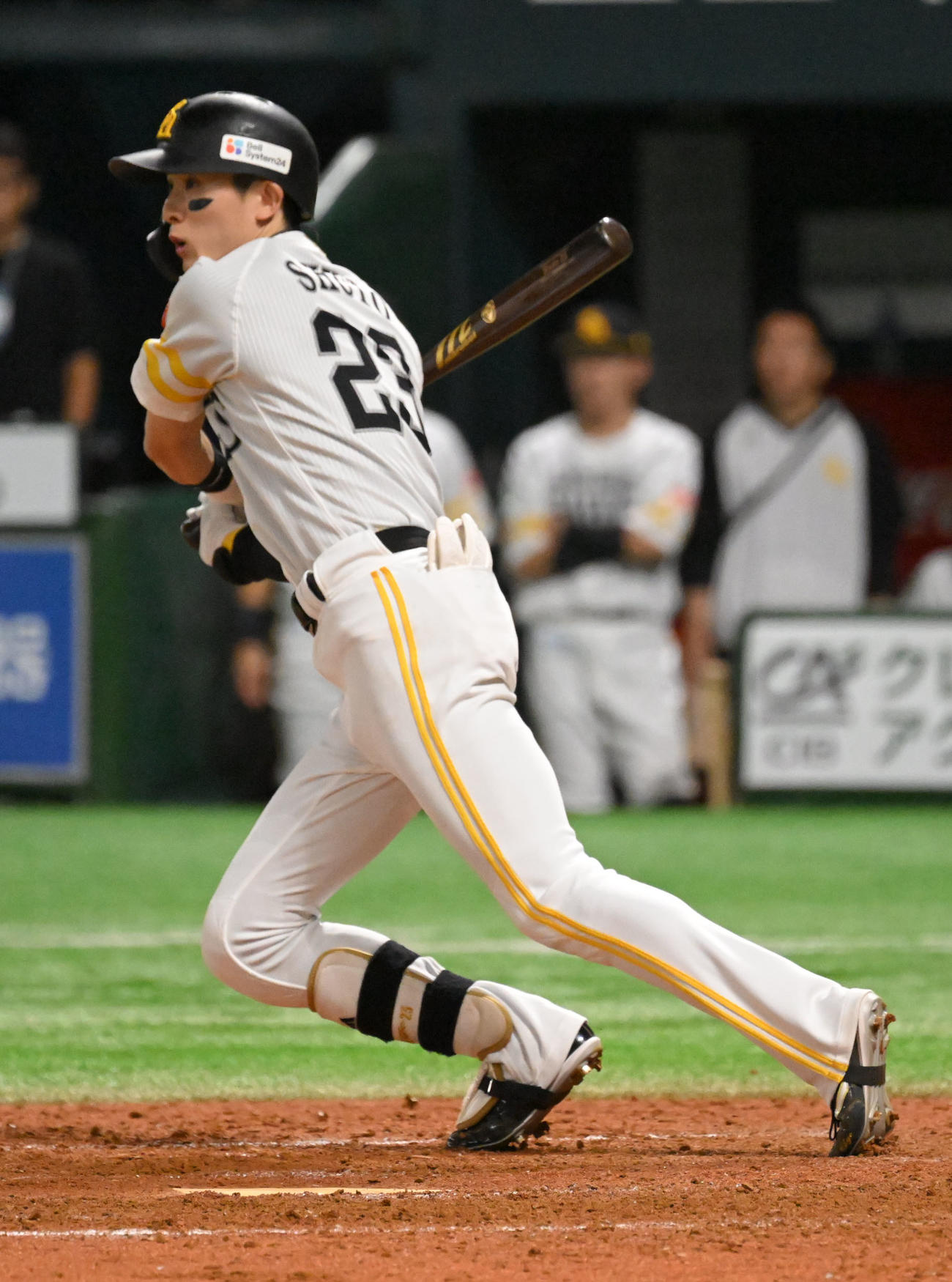ソフトバンク対日本ハム　4回裏ソフトバンク2死一、三塁、周東は勝ち越し適時打を放つ（撮影・林敢治）