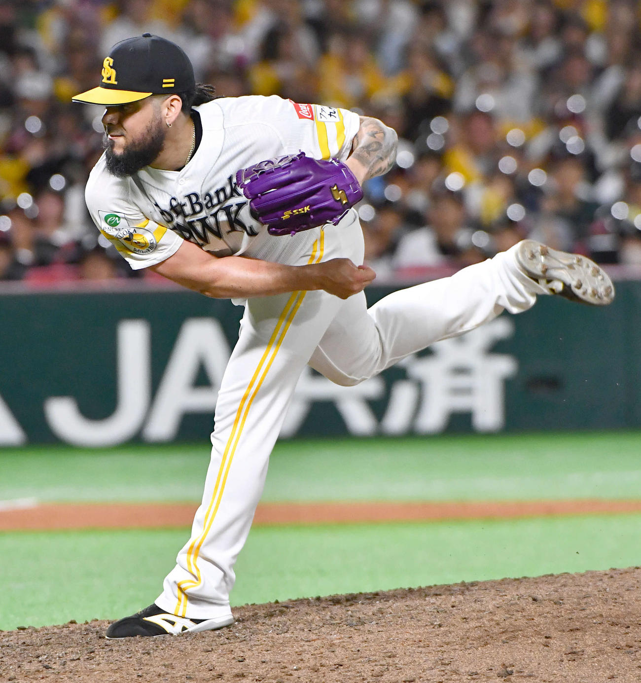 ソフトバンク対日本ハム　9回表から登板した、ソフトバンク5番手のオスナ（撮影・岩下翔太）