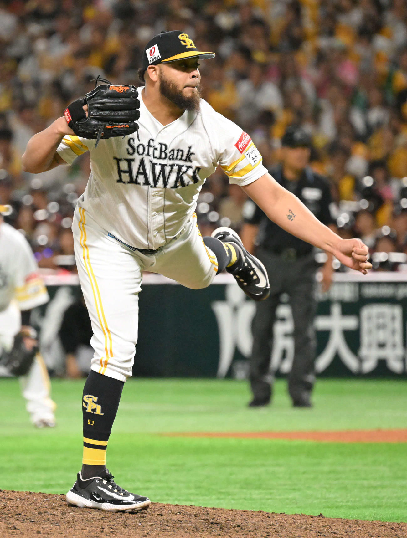 ソフトバンク対日本ハム　ソフトバンク4番手投手・ヘルナンデス（撮影・林敢治）