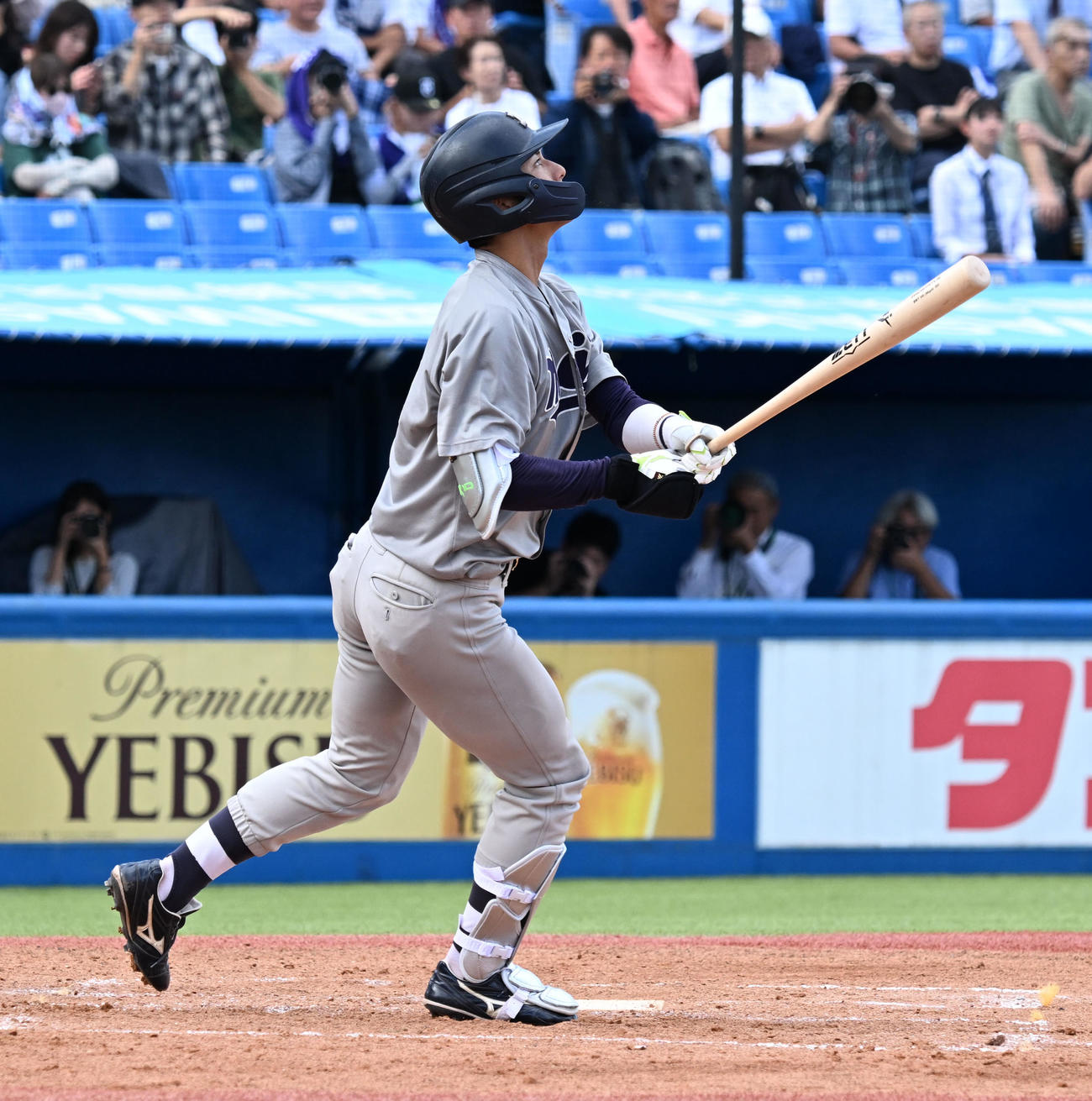 東京6大学野球秋季リーグ戦　早大対明大　4回表明大1死、中飛に倒れる宗山（撮影・千葉一成）