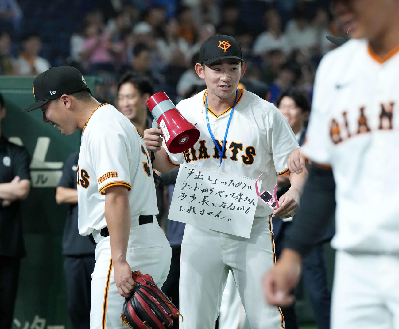 巨人対DeNA　試合前の円陣で声出しをした巨人萩尾（撮影・たえ見朱実）