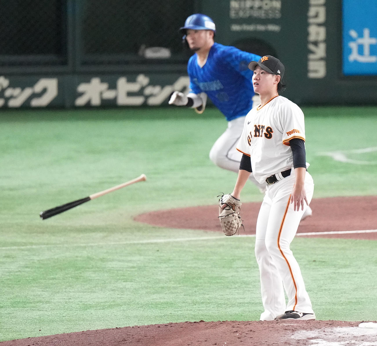 巨人対DeNA 6回表DeNA1死、戸柱に右越えソロ本塁打を許す井上（撮影・鈴木みどり）