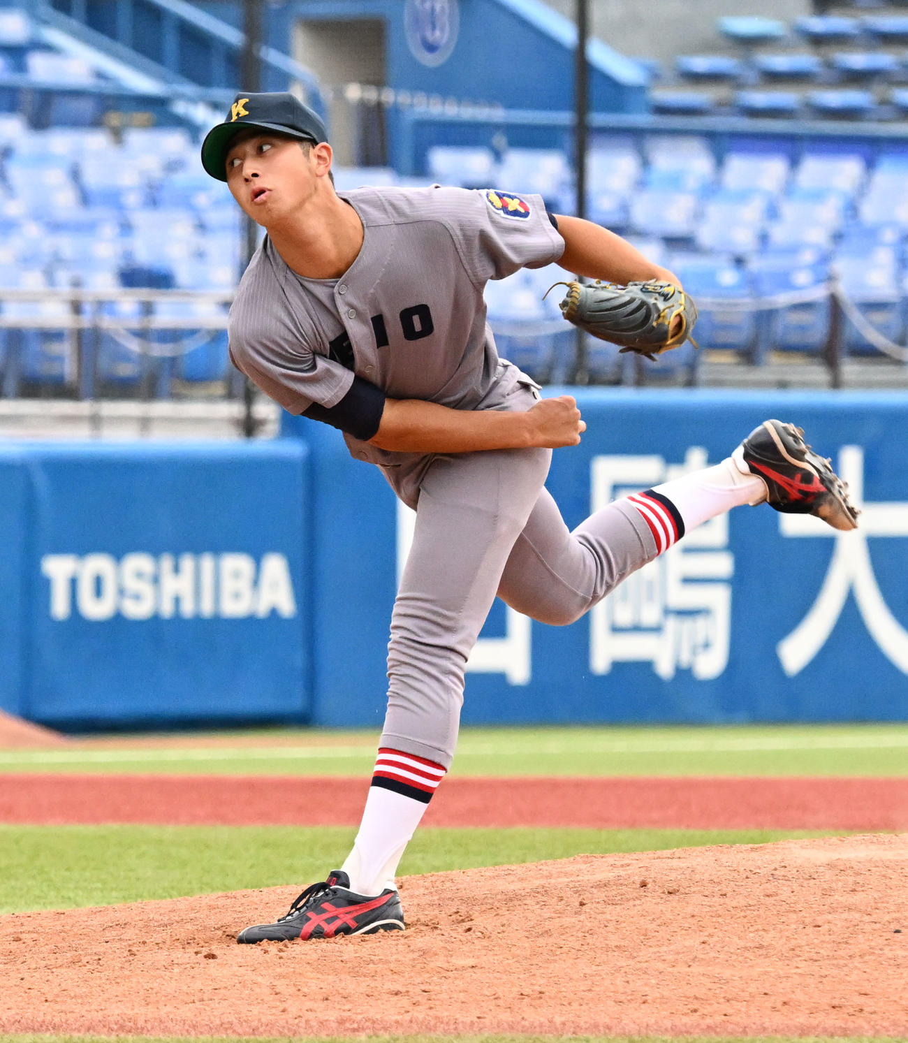 東京6大学野球秋季リーグ戦　法大対慶大　9回に登板した前田（撮影・千葉一成）