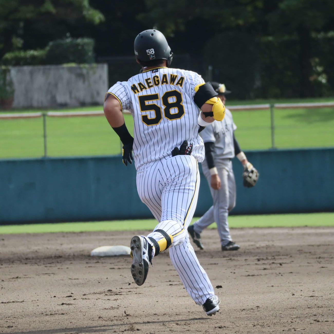 フェニックスリーグの巨人戦で5回に2ランを放った阪神前川（撮影・村松万里子）