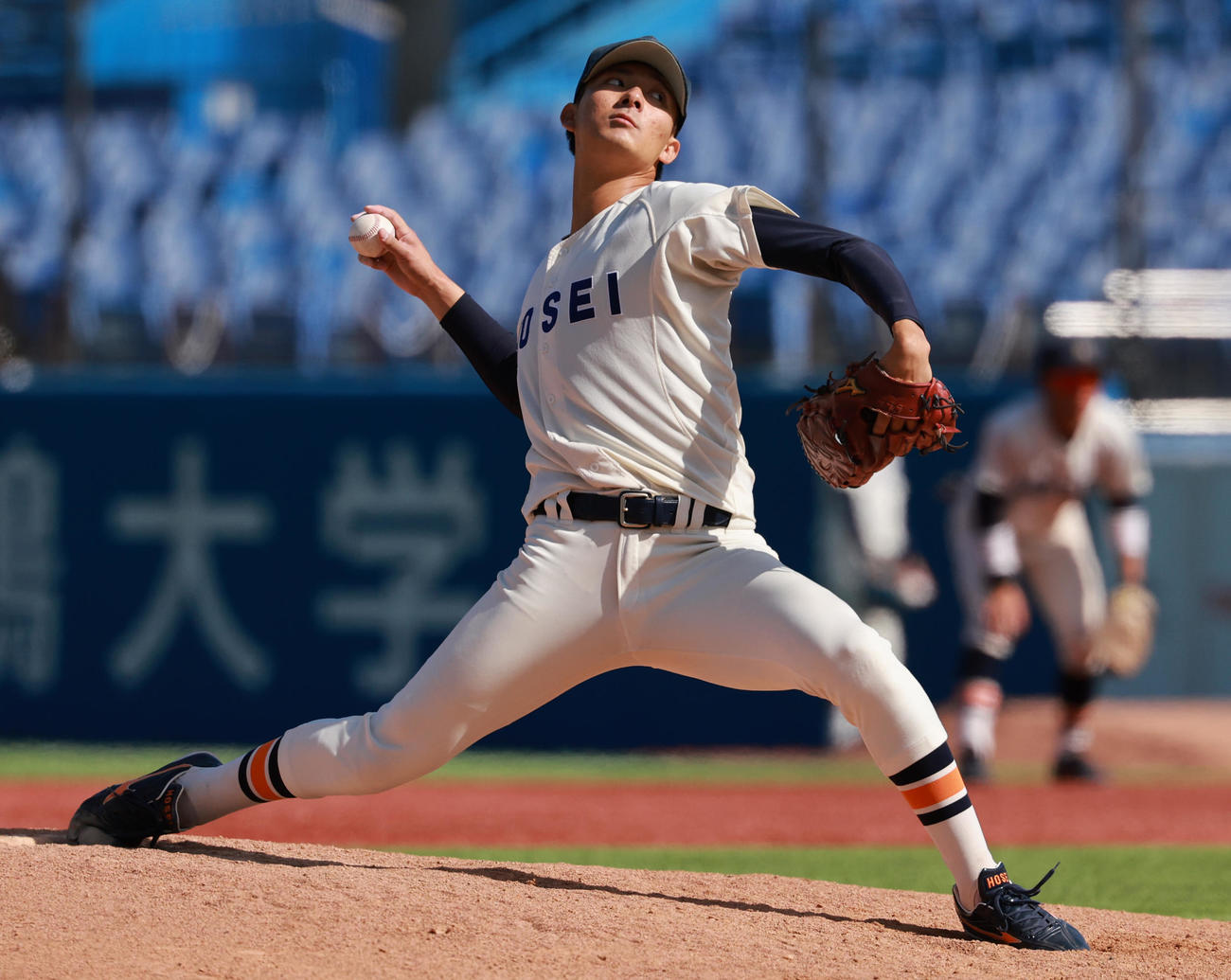 慶大対法大　力投する法大・山城（撮影・野上伸悟）