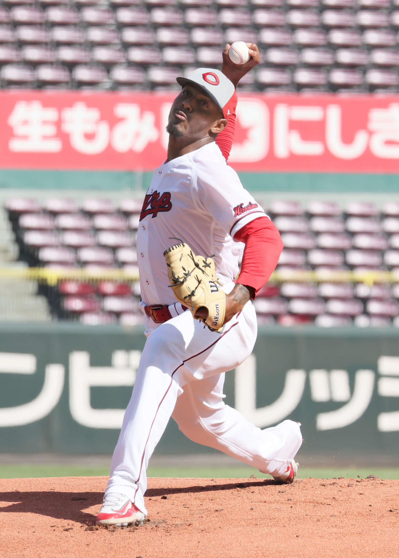 シート打撃に登板した練習生のデロスサントス（撮影・加藤孝規）