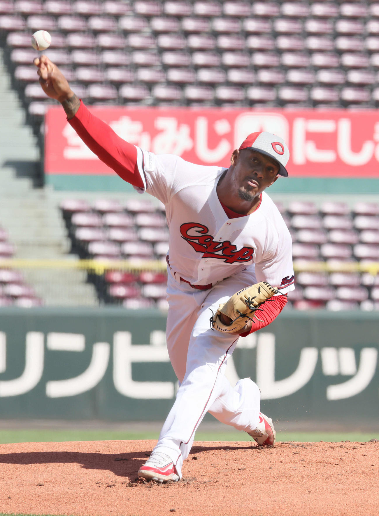 シート打撃に登板した練習生のデロスサントス（撮影・加藤孝規）
