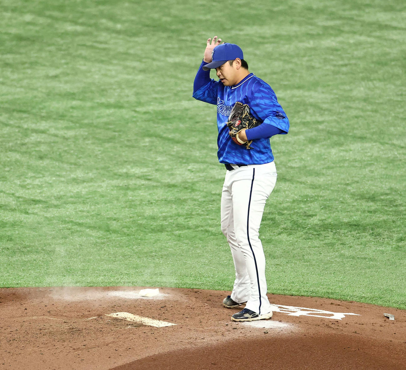 巨人対DeNA 5回裏巨人無死、中山に右越え先制ソロ本塁打を浴びる山崎（撮影・河田真司）