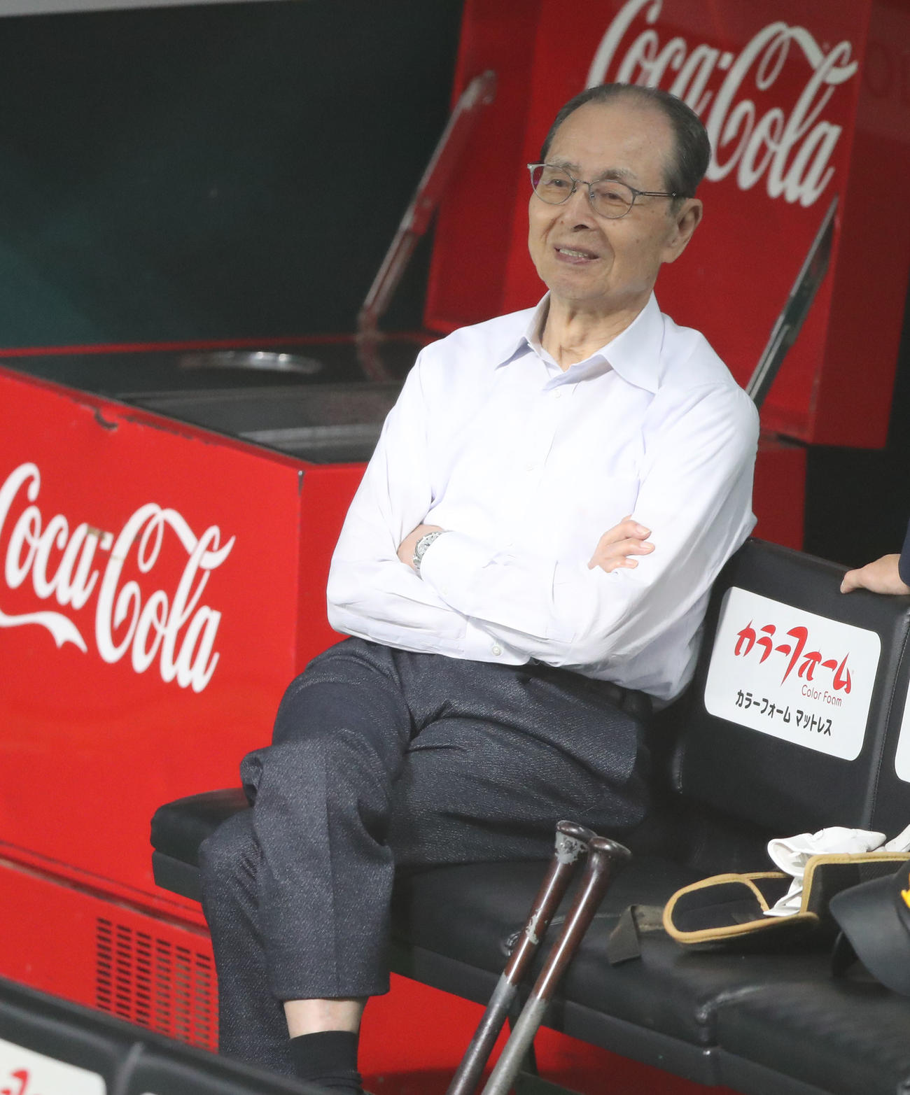 練習を見守る王球団会長（撮影・鬼束羽瑠菜）