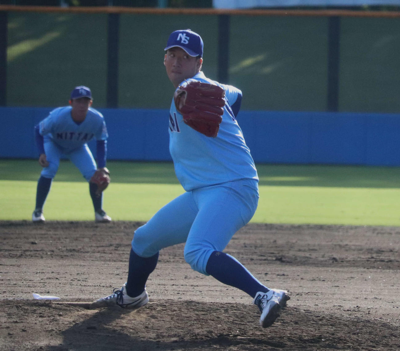 城西大対日体大　2季ぶり28度目の優勝がかかった一戦で9回完封勝利を挙げた日体大・篠原（撮影・佐瀬百合子）
