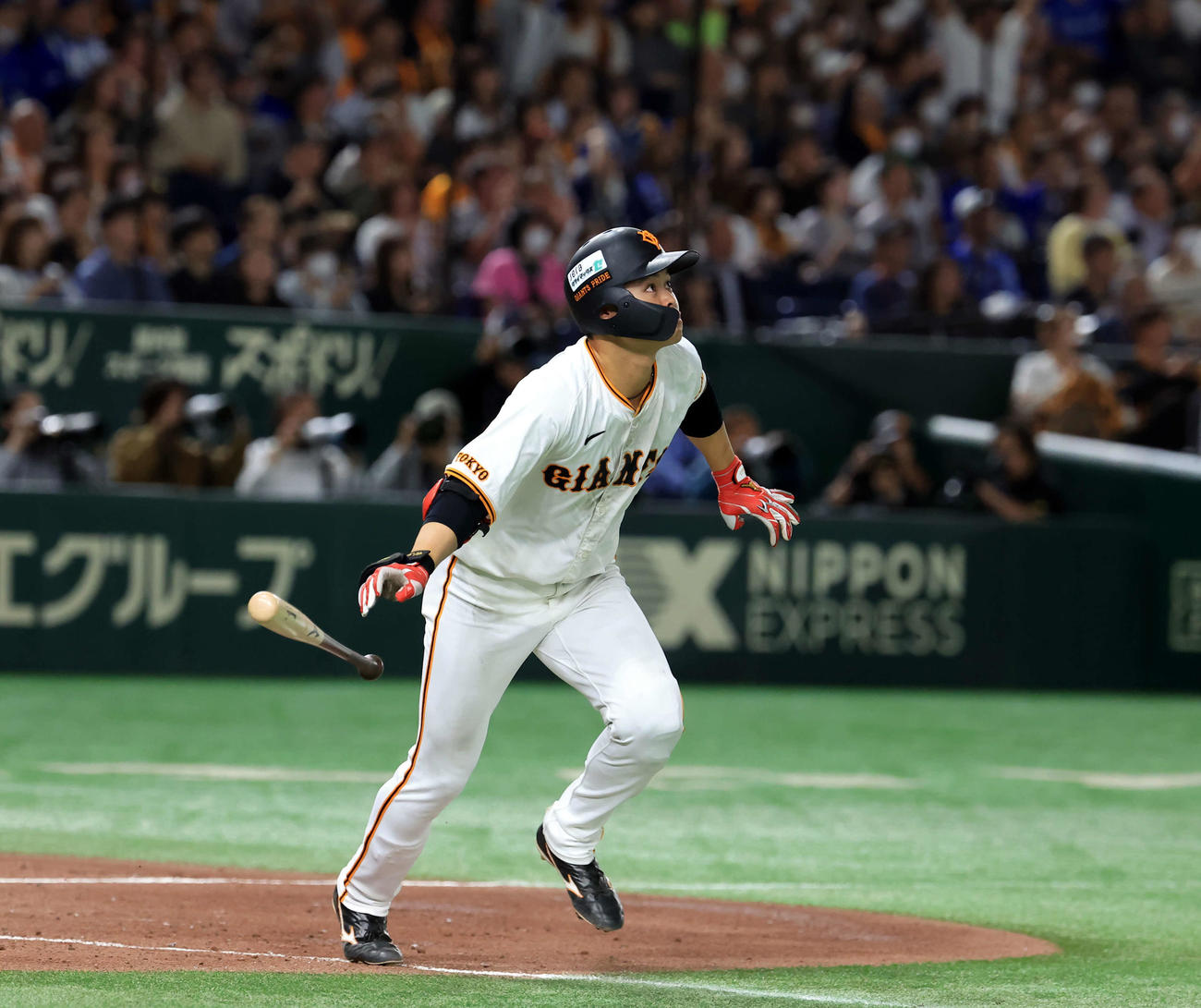 巨人対DeNA 5回裏巨人無死、中山は先制ソロ本塁打を放つ（撮影・浅見桂子）