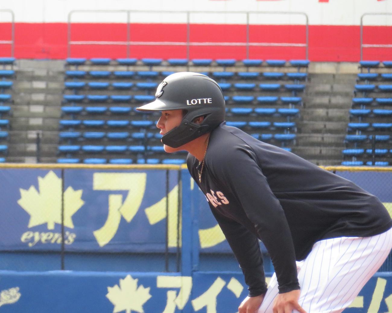 走塁練習をおこなう松川（撮影・星夏穂）